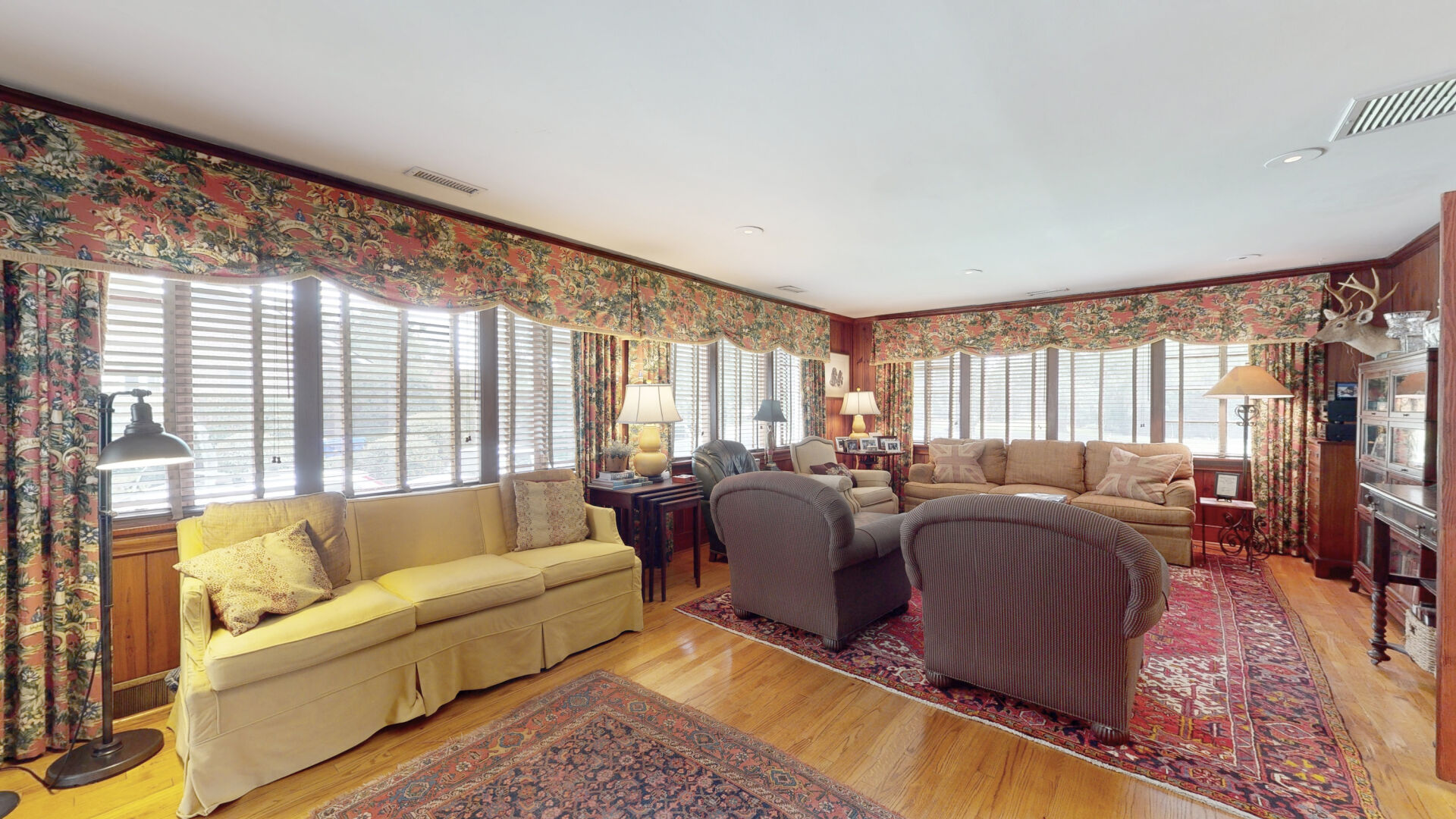 Country Club Den